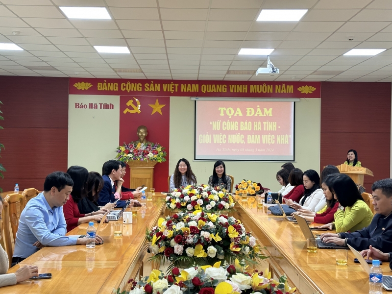 Tọa đàm “Nữ công Báo Hà Tĩnh - Giỏi việc nước, đảm việc nhà” 